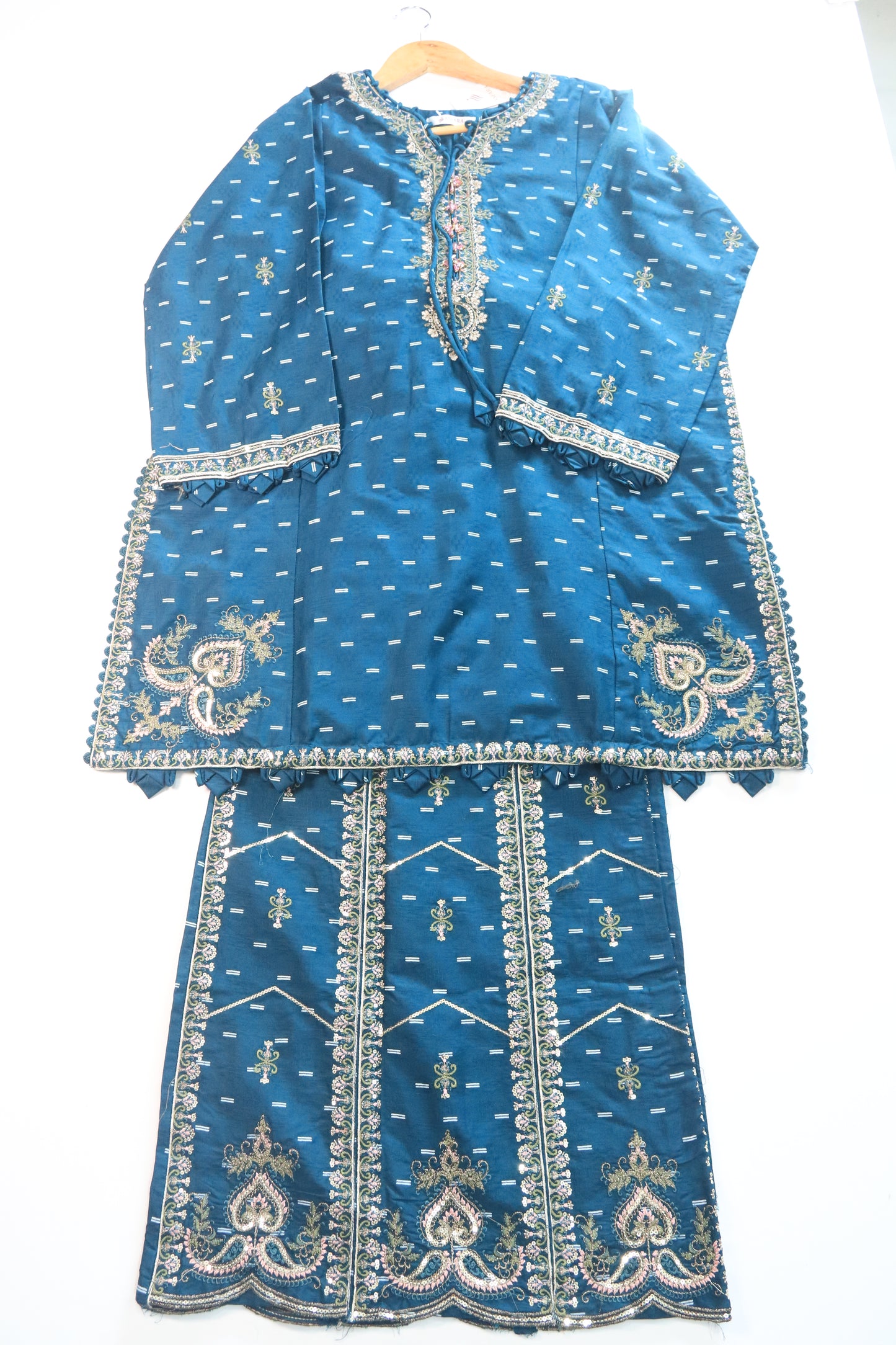 Embroidered Lawn 3Pcs suit with fancy trouser