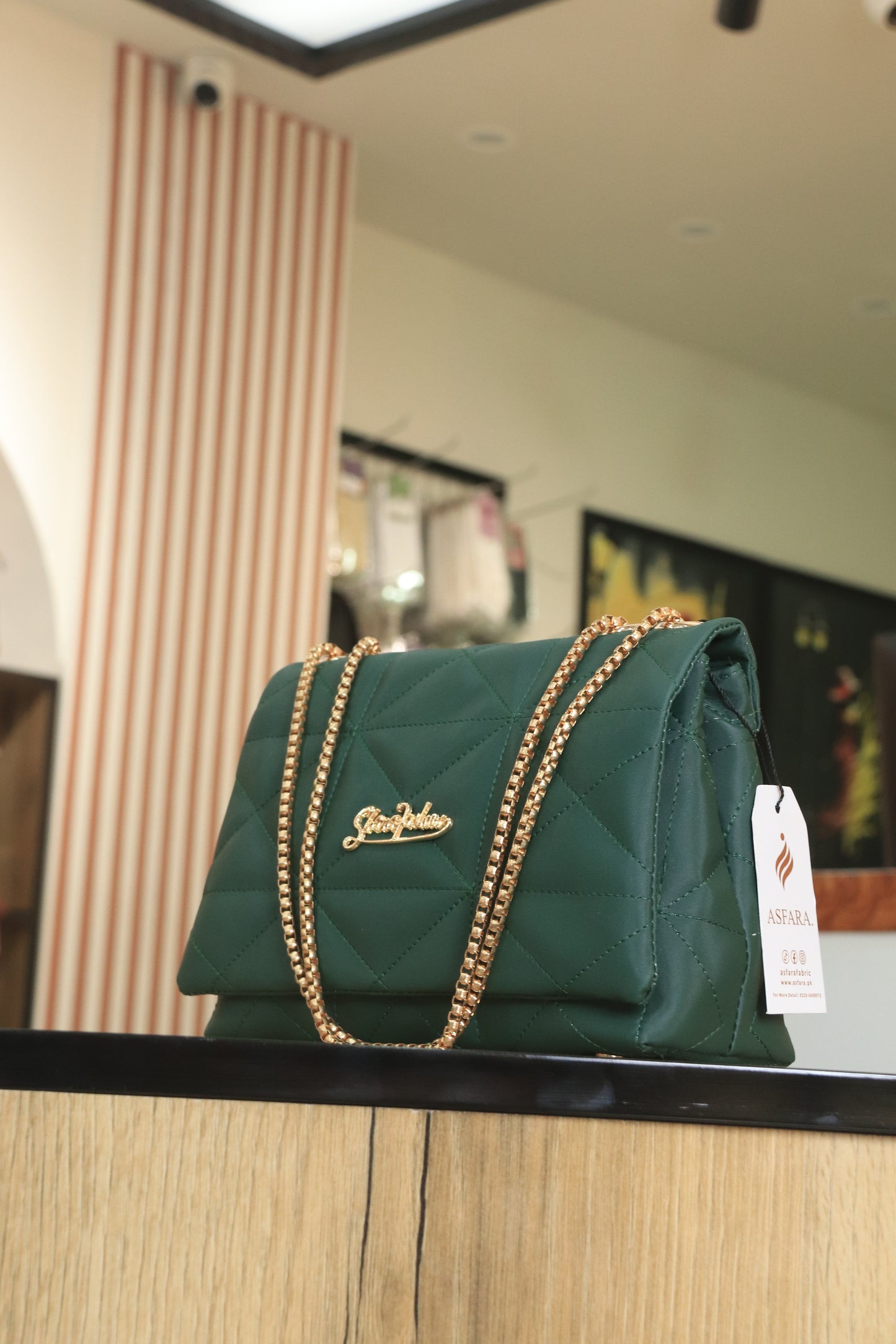 Ladies Crossbody Handbag with Gold Chain