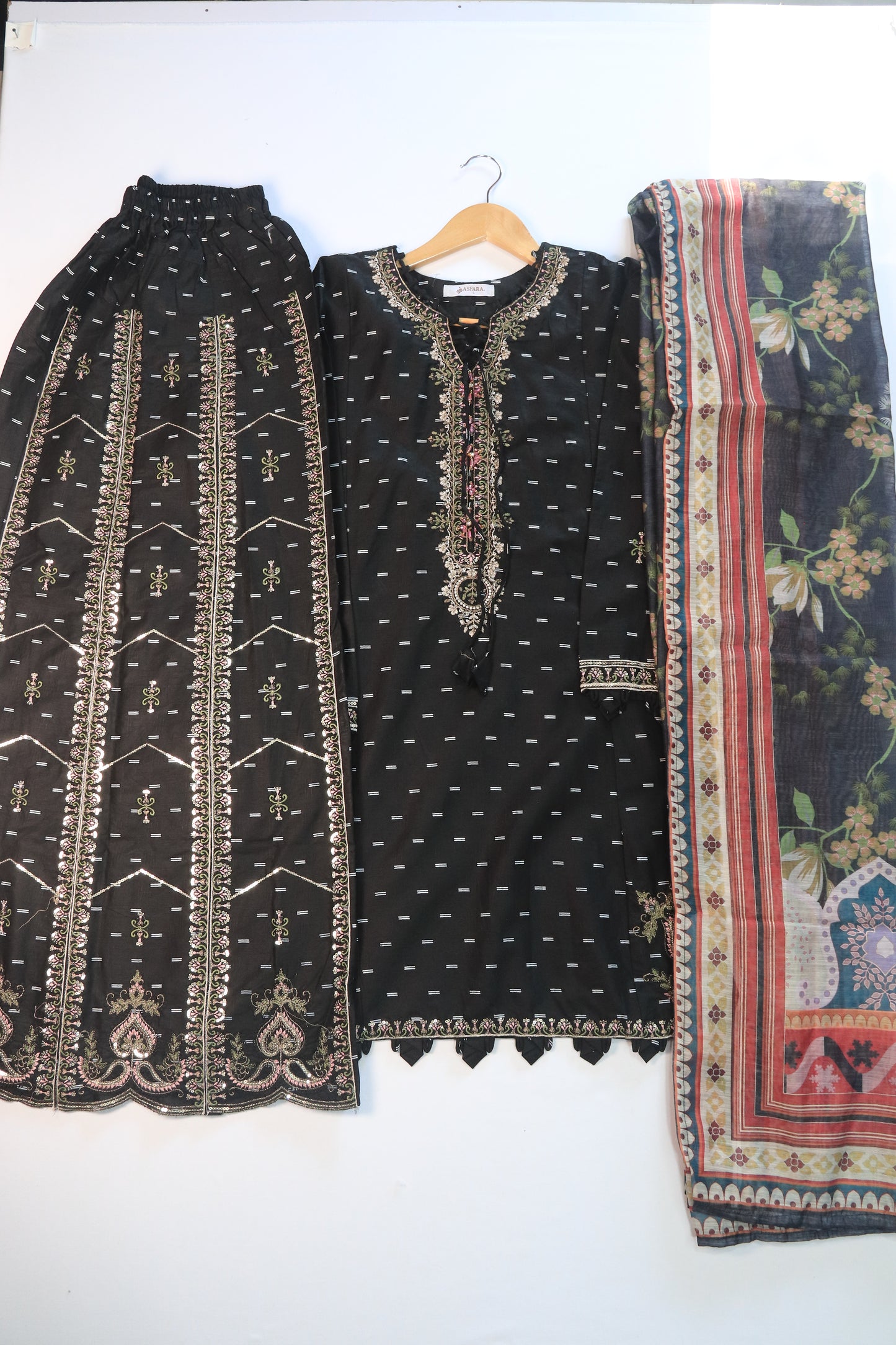 Embroidered Lawn 3Pcs suit with fancy trouser