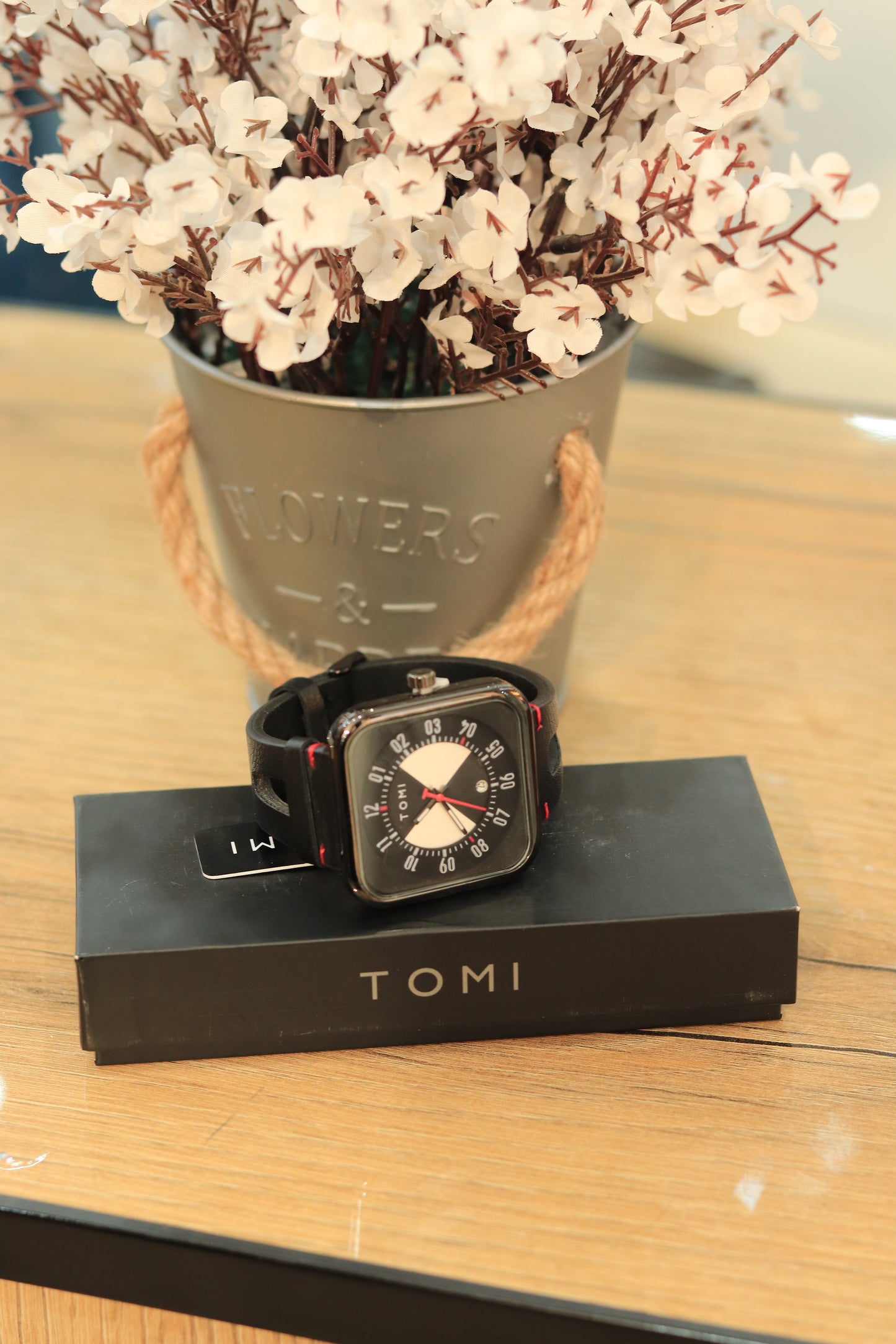 Classic Leather Tomi Watch